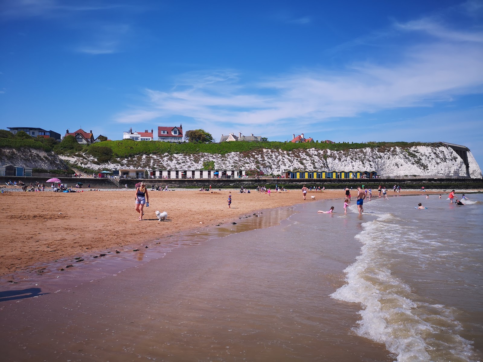 Foto van Dumpton Gap beach met helder zand oppervlakte