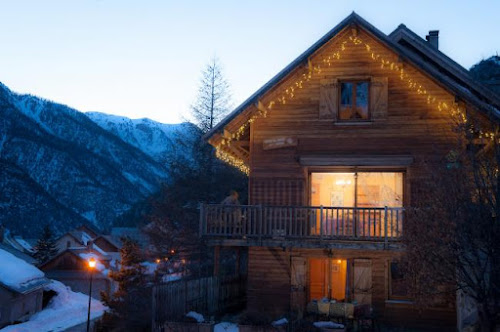 Lodge Gîte Du Bois Des Bans : Location gîte de montagne en chalet pour 12 personnes, avec 4 chambres, jardin, terrasse/balcon, proche station de ski, à Cervières, Hautes-Alpes, Provence-Alpes-Côte d'Azur Cervières