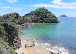 Praia Secreta Do Pai Vitorio'in fotoğrafı dağlarla çevrili