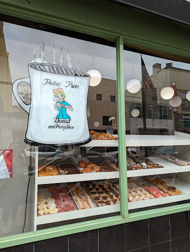 Donut Shop «Peter Pan Donut & Pastry Shop», reviews and photos, 727 Manhattan Ave, Brooklyn, NY 11222, USA