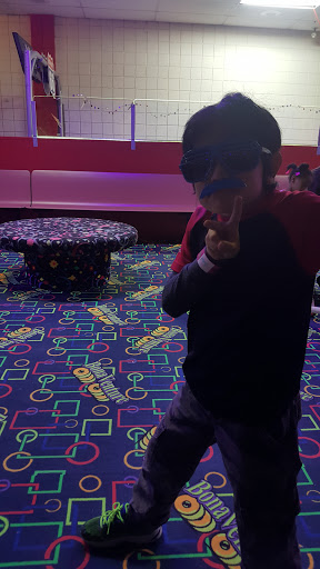 Roller Skating Rink «Bonaventure Always Family Friendly Skating Center And Birthday Parties», reviews and photos, 24505 Halsted Rd, Farmington Hills, MI 48335, USA