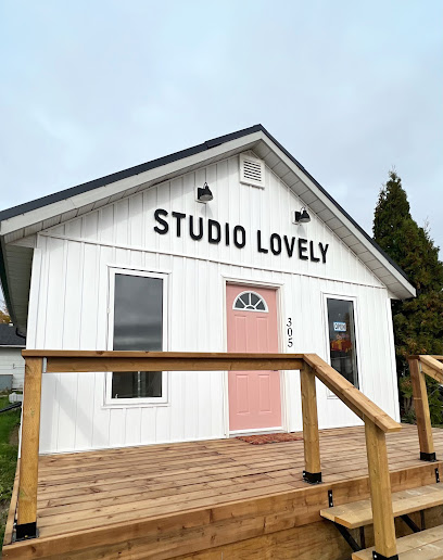Studio Lovely Lake Spa and Salon