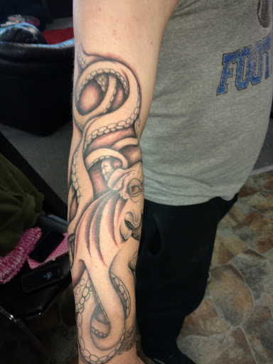 Tattoo Shop «The Clay Dragon Tattoo Studio», reviews and photos, 919 Lafayette Rd, Seabrook, NH 03874, USA