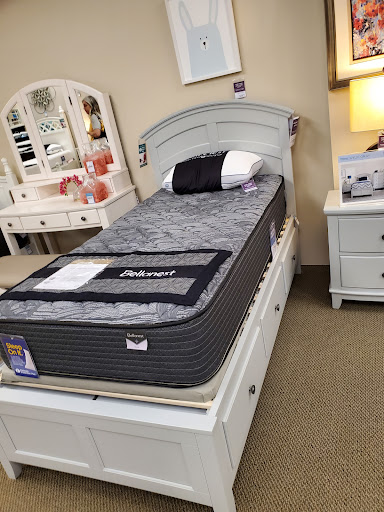 Furniture Store «Raymour & Flanigan Furniture and Mattress Store», reviews and photos, 2780 W Ridge Rd, Rochester, NY 14626, USA