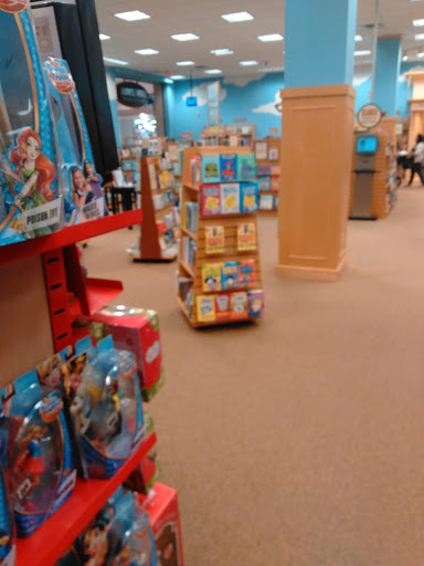 Book Store «Barnes and Noble», reviews and photos, 2500 N Mayfair Rd, Milwaukee, WI 53226, USA