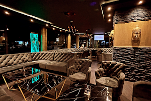 C'est la vie Night Lounge image