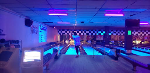 Bowling Alley «The Fast Lane Bar, Bowling and Event Center», reviews and photos, 193 Wooster Road North, Barberton, OH 44203, USA