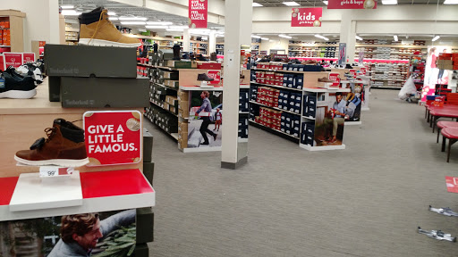 Shoe Store «Famous Footwear», reviews and photos, 1665 Olentangy River Rd, Columbus, OH 43212, USA