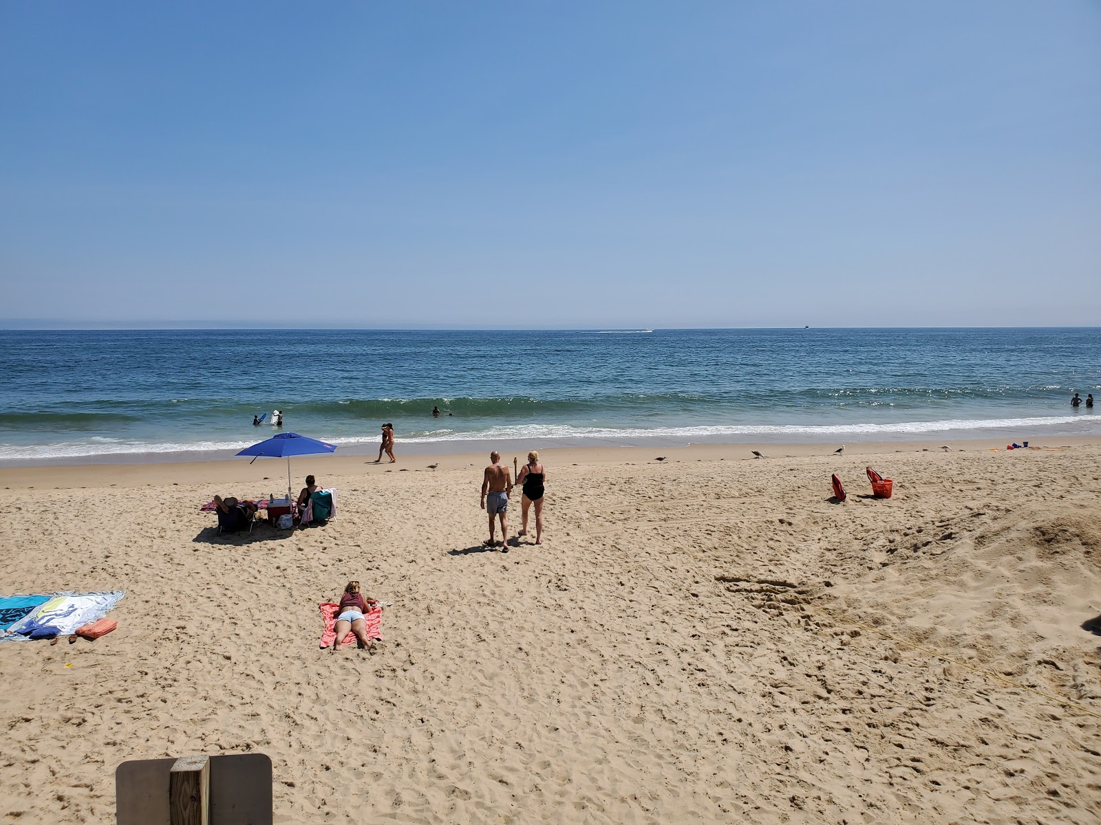 Kirk Park Beach的照片 带有碧绿色纯水表面