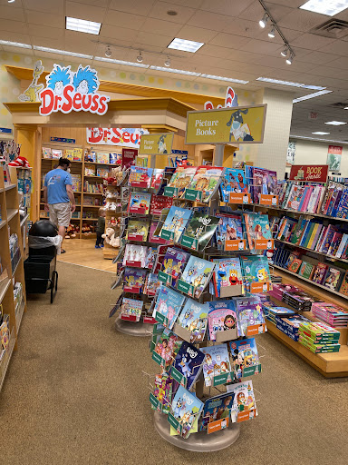 Book Store «Barnes & Noble Booksellers Crocker Park», reviews and photos, 198 Crocker Park Blvd, Westlake, OH 44145, USA