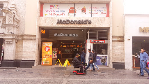 Mcdonalds 24 horas en Arequipa