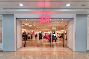 H&M image