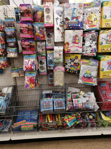 Dollar Store «Dollar Tree», reviews and photos, 918 E New York St #130, Aurora, IL 60505, USA