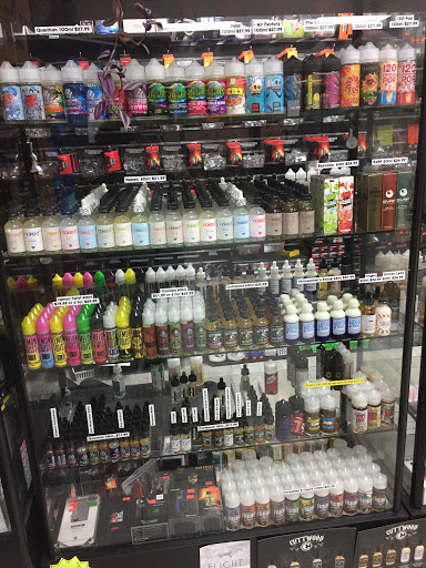 Tobacco Shop «Tundra Smoke Shop», reviews and photos, 2719 S Oneida St, Green Bay, WI 54304, USA