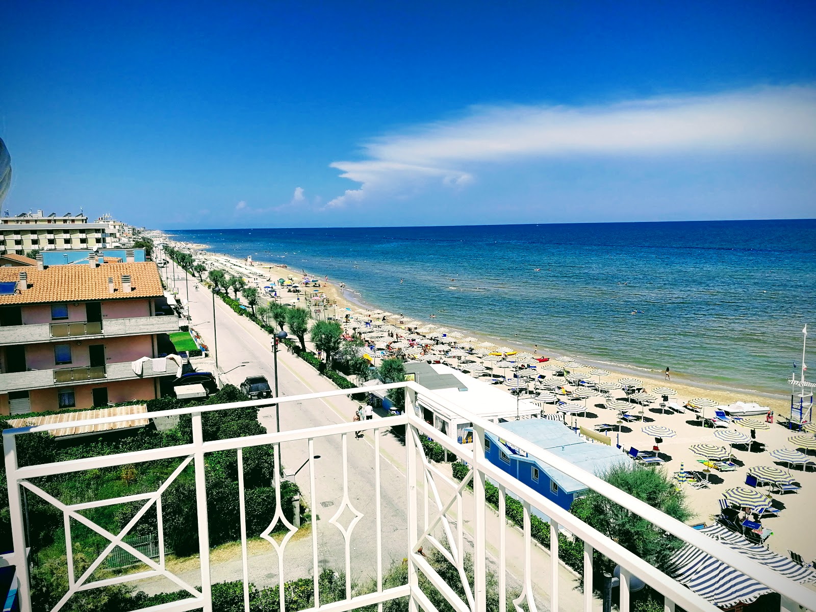 Fotografija Marotta beach priljubljeno mesto med poznavalci sprostitve