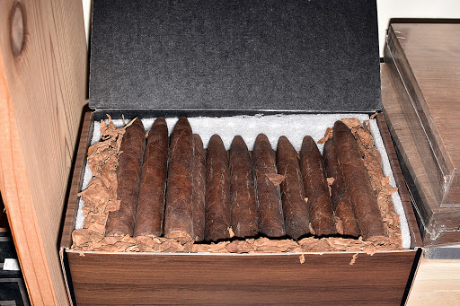 Cigar Shop «Osi Tobacco», reviews and photos, 4836 Hills and Dales Rd NW, Canton, OH 44708, USA