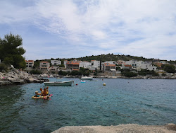 Photo de Razanj beach II entouré de montagnes
