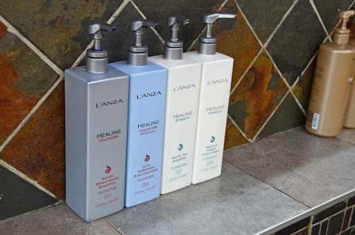 Hair Salon «Sizzor Shak Salon and Color Spa», reviews and photos, 208 E Main St, Collinsville, IL 62234, USA