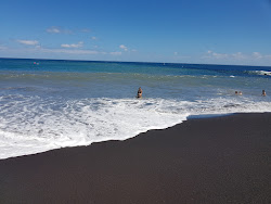 Foto von Playa de Santa Cruz und die siedlung