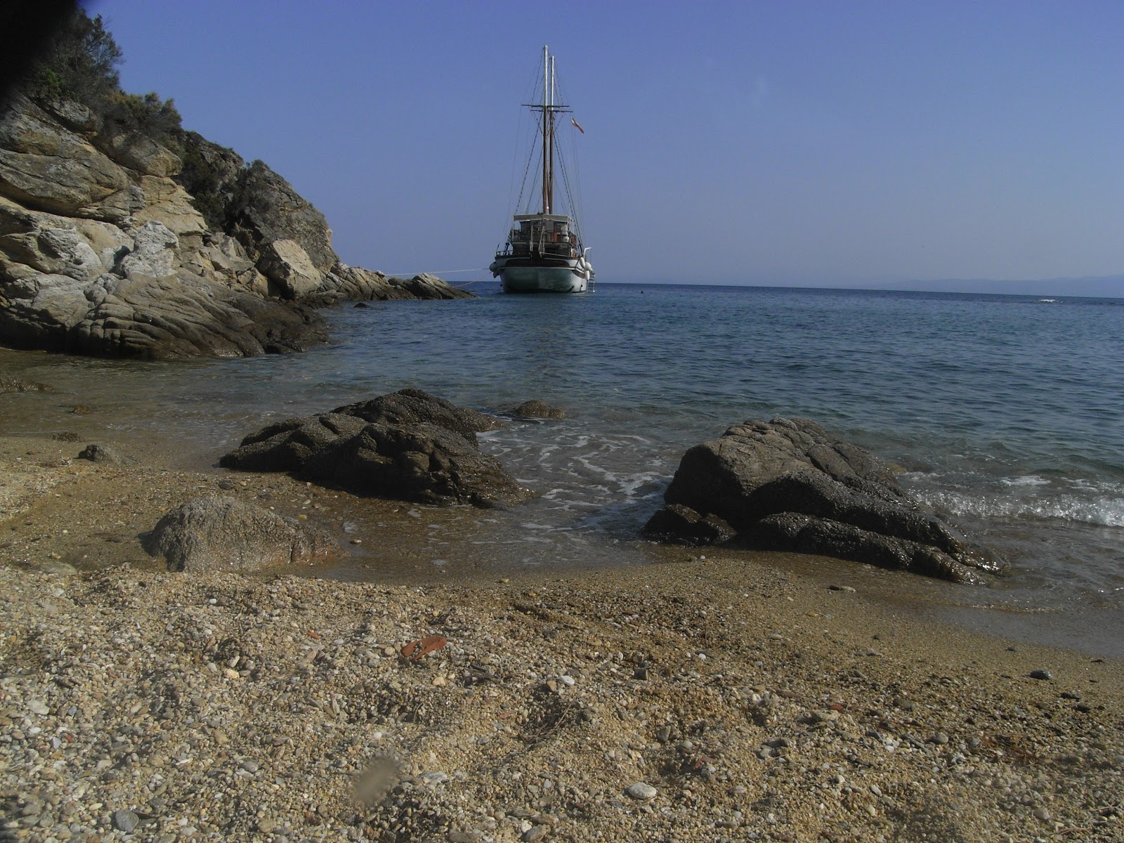 Foto van Skiathos beach II met blauw puur water oppervlakte