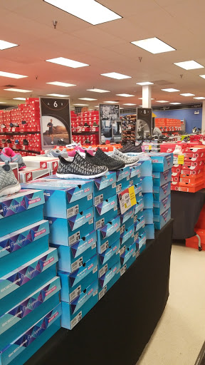 Shoe Store «Shoe Carnival», reviews and photos, 4835 W 77th St, Burbank, IL 60459, USA