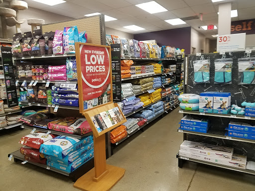 Pet Supply Store «Petco Animal Supplies», reviews and photos, 2727 Pfingsten Rd #8, Glenview, IL 60026, USA