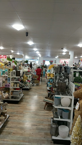 Department Store «HomeGoods», reviews and photos, 1945 W Lumsden Rd, Brandon, FL 33511, USA