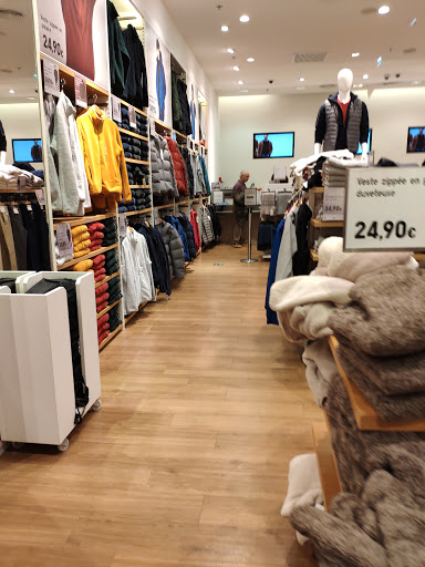 UNIQLO-LES-TERASSES-DU-PORT