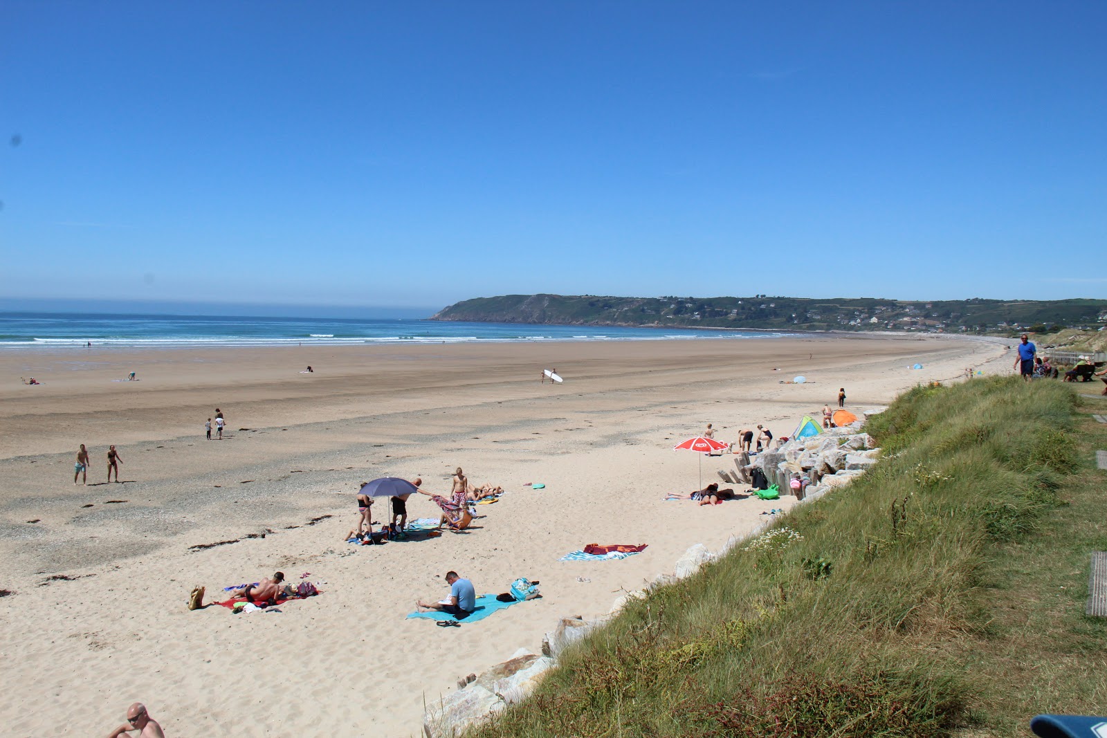 Zdjęcie Plage de Sciotot z powierzchnią jasny piasek