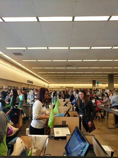 Department Store «Nordstrom Rack The Shops at Oak Brook Place», reviews and photos, 2155 22nd St, Oak Brook, IL 60523, USA