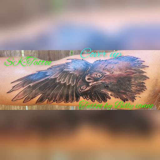 Explore kneecap tattoo ideas, creative tattoo ideas in Meridian, available at SK-Tattoo1