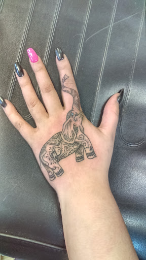 Tattoo Shop «Fat Cats Tattoos», reviews and photos, 111 State Rd NW, Warren, OH 44483, USA