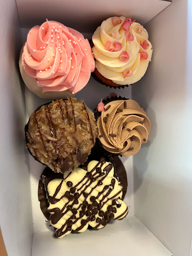 Wedding Bakery «elé Cake Co.», reviews and photos, 810 E Dixie Dr, Dayton, OH 45449, USA