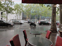 Atmosphère du Restaurant Brasserie Tabac Le Maillot - Point Nickel à Paris - n°6