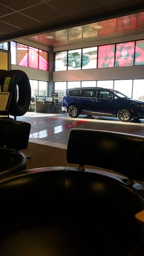 Car Dealer «Jeff Wyler Chrysler Jeep Dodge Ft Thomas», reviews and photos, 100 Alexandria Pike, Fort Thomas, KY 41075, USA