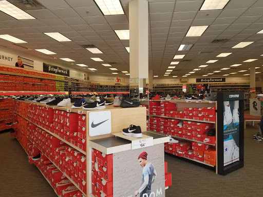 Shoe Store «Famous Footwear», reviews and photos, 3282 N John Young Pkwy, Kissimmee, FL 34741, USA