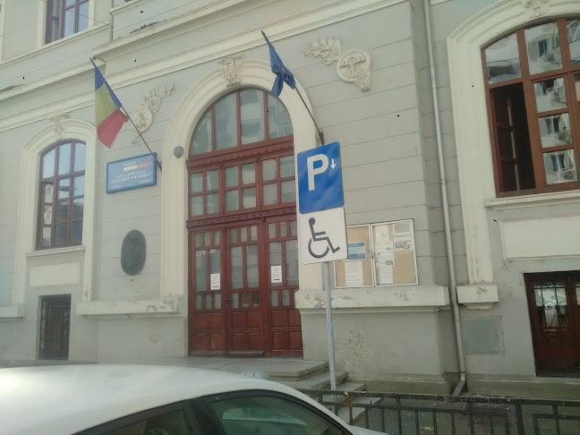 Școala Gimnazială Ienăchiţă Văcărescu - Școală