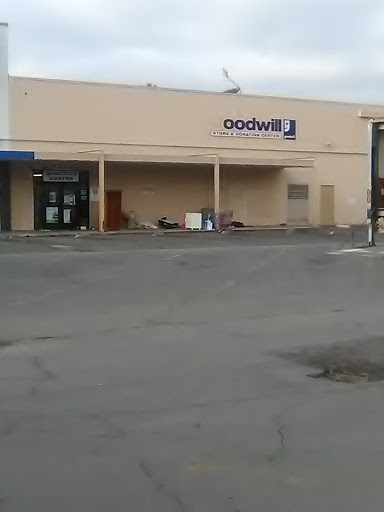 Thrift Store «Goodwill - Reseda», reviews and photos, 18225 Sherman Way, Reseda, CA 91335, USA