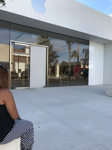 Computer Store «Apple St. Johns Town Center», reviews and photos, 4835 River City Dr, Jacksonville, FL 32246, USA