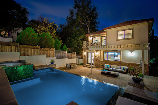 Elizabeth Marquart Real Estate EmissaryREMAX Estate Properties Lic 01344207 image