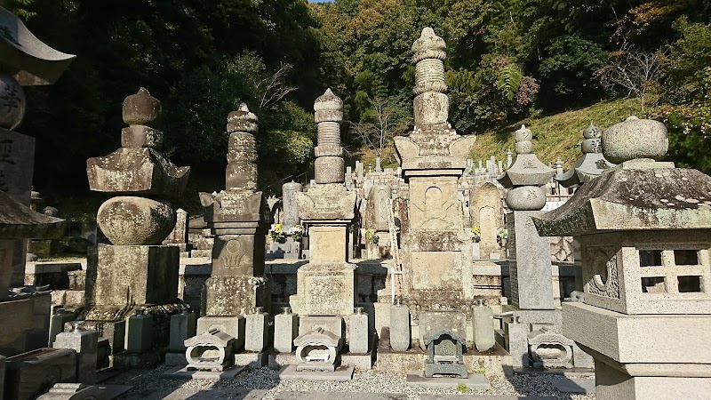 花房志摩守一族の墓