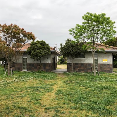 公衆トイレ（八木遺跡公園）