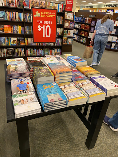 Book Store «Barnes & Noble», reviews and photos, 6002 Slide Rd, Lubbock, TX 79414, USA