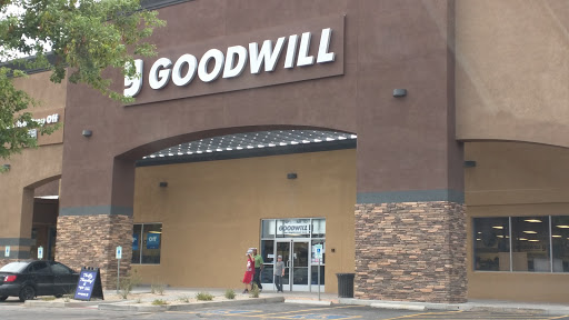 Thrift Store «Gilbert & University Goodwill Retail Store & Donation Center», reviews and photos, 1900 E University Dr, Mesa, AZ 85203, USA