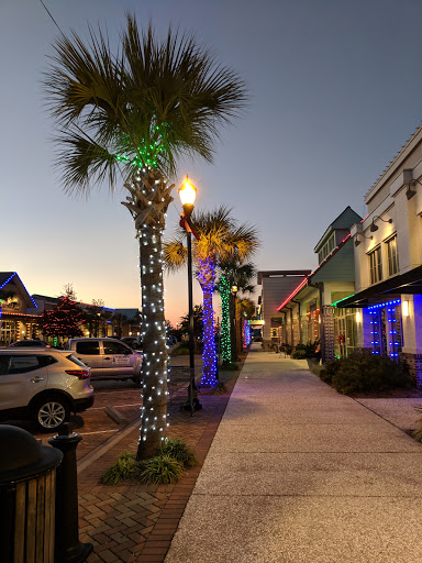 Shopping Mall «The Plaza at Shelter Cove Shopping Center», reviews and photos, 50 Shelter Cove Ln, Hilton Head Island, SC 29928, USA