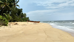 Photo de Uchila Beach avec rivage droit, long