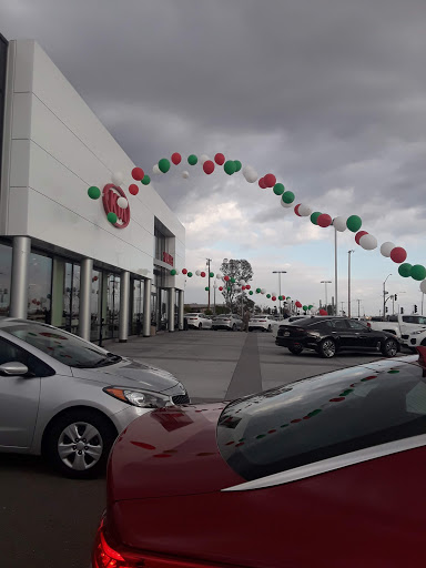 Kia Dealer «Valley Kia of Fontana», reviews and photos, 16272 S Highland Ave, Fontana, CA 92336, USA