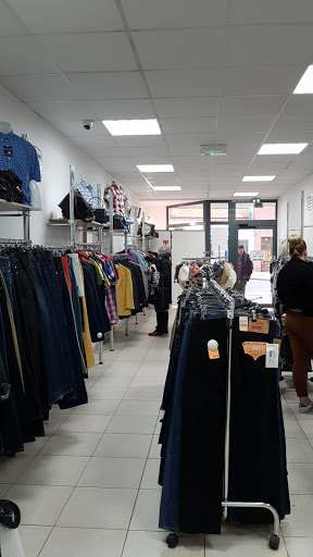 Des lieux de dépôt de vêtements usagés à Lille
