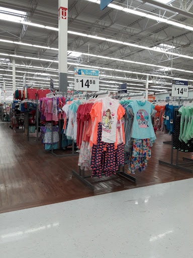 Department Store «Walmart Supercenter», reviews and photos, 250 Highlands Square Dr, Hendersonville, NC 28792, USA