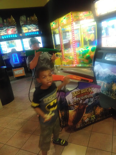 Movie Theater «Cobb Theatres Hollywood 16 & IMAX», reviews and photos, 4250 Old Greensboro Rd, Tuscaloosa, AL 35405, USA